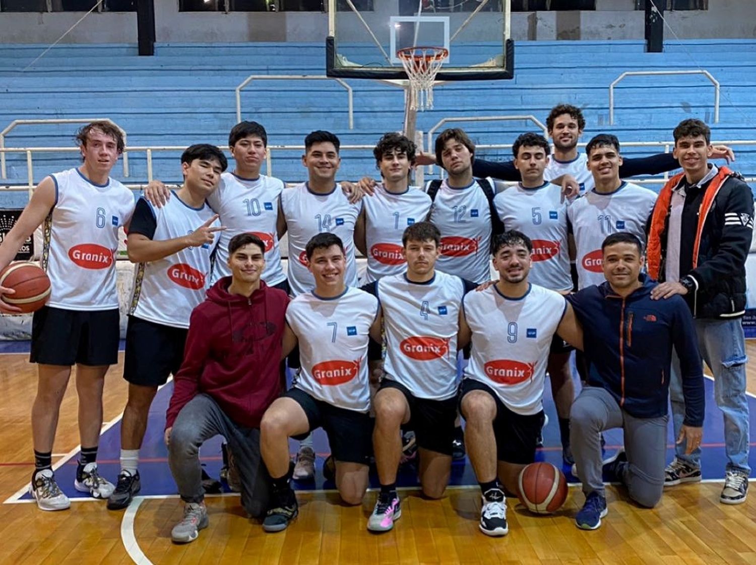 Se presentaron los equipos de vóley, básquet y futsal que compiten en las ligas paranaenses