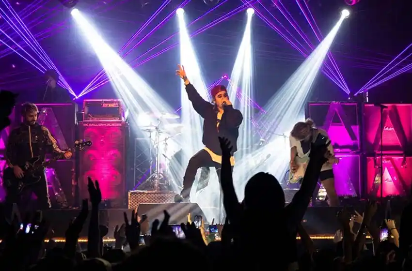 Airbag conquistó a sus fanáticos en La Sala de las Artes