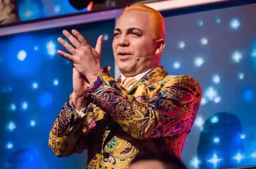 Cristian Castro apuesta por looks excéntricos y las redes no lo perdonan