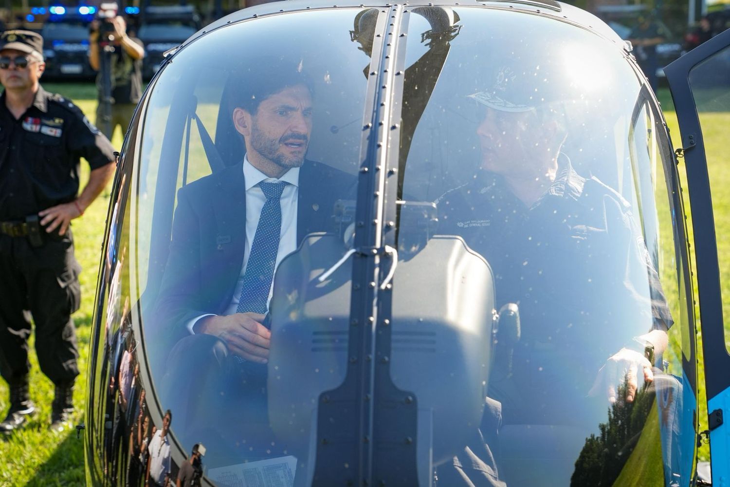 Pullaro en el helicóptero entregado a la Policía de la Provincia