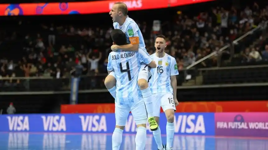 Argentina venció por penales a Rusia y jugará las semifinales ante Brasil