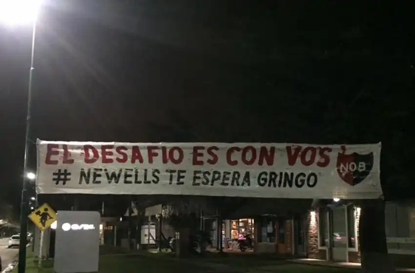 Dos pasacalles le piden a Heinze que tome Newell’s