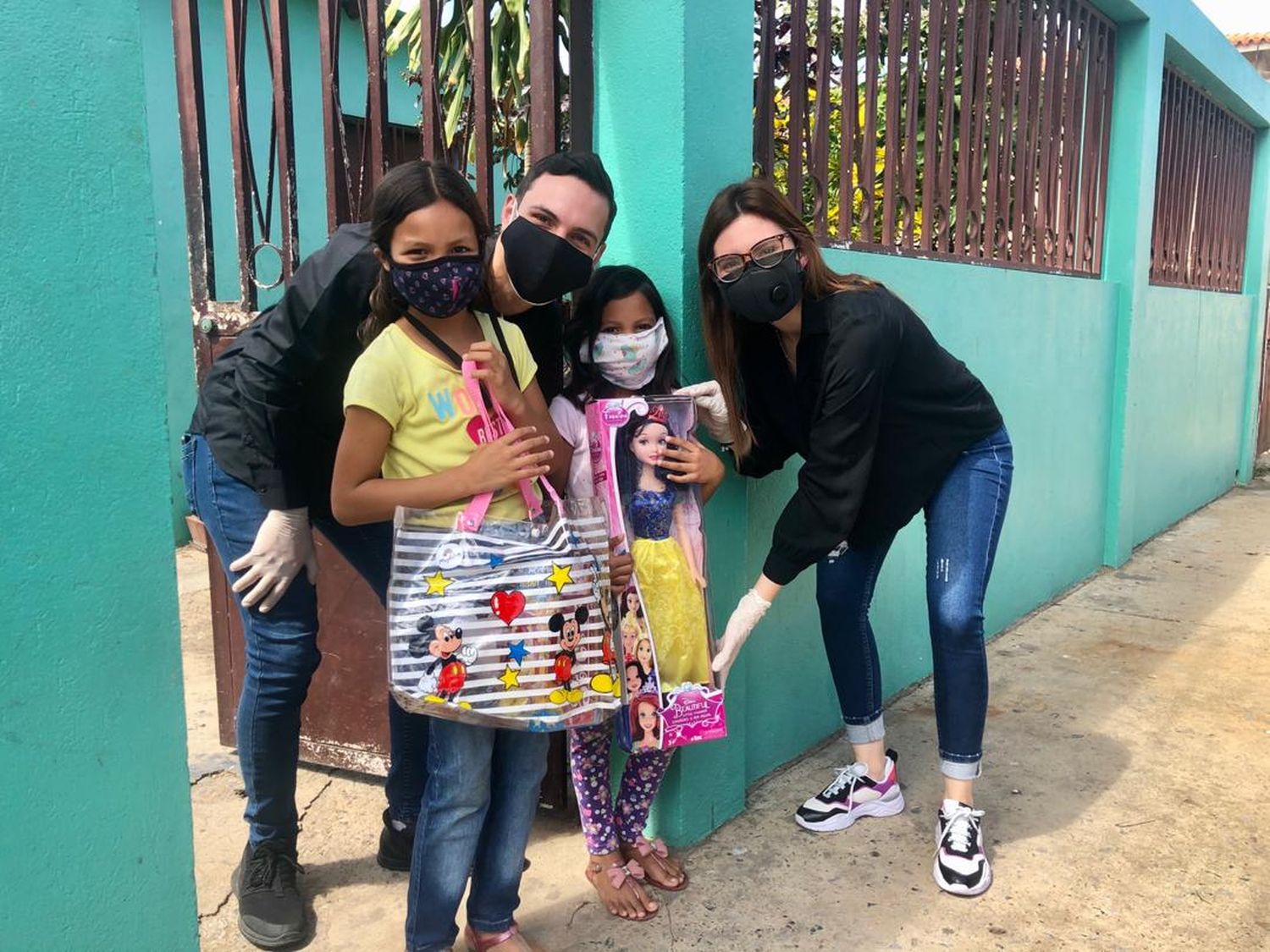 Magdalena Lechería regaló sonrisas a más de 100 niños en el sector Venezuela