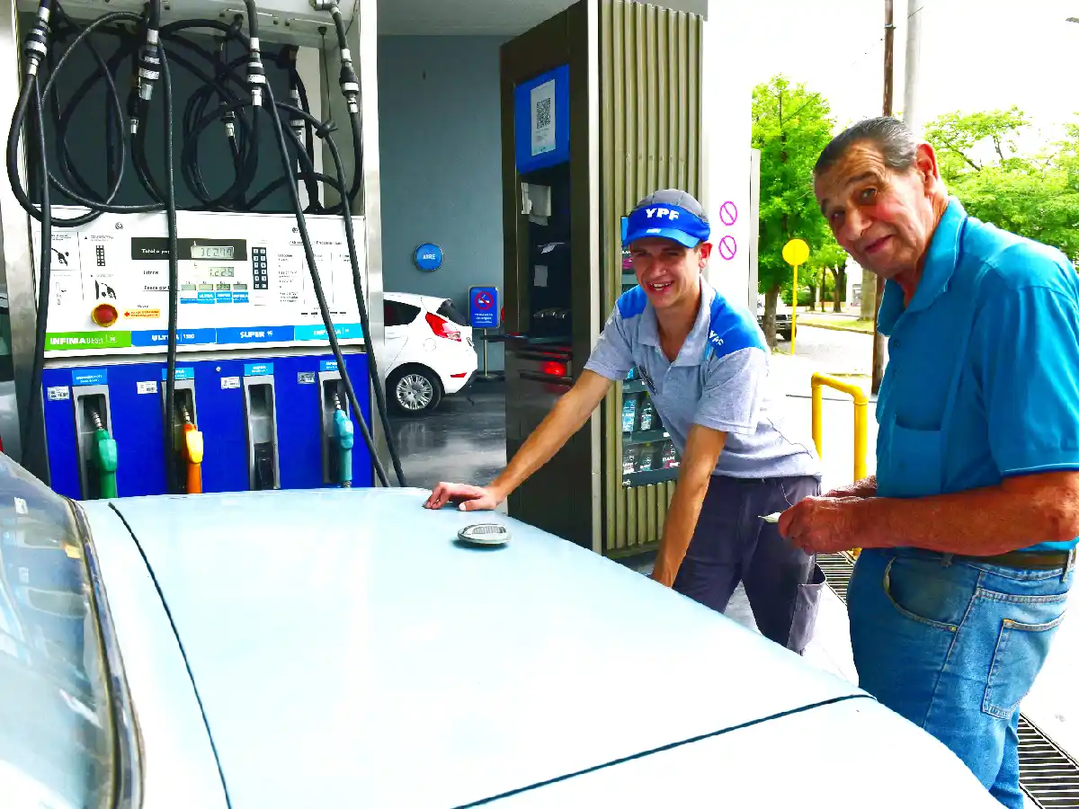 El Gobierno actualizó los impuestos a los combustibles