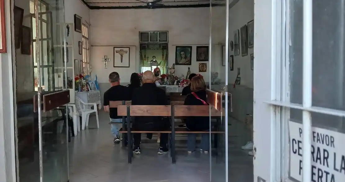 Cientos de fieles celebran el Día de San Expedito en la capilla rural ubicada entre los km 224 y 225, camino al oeste unos 1600 metros.