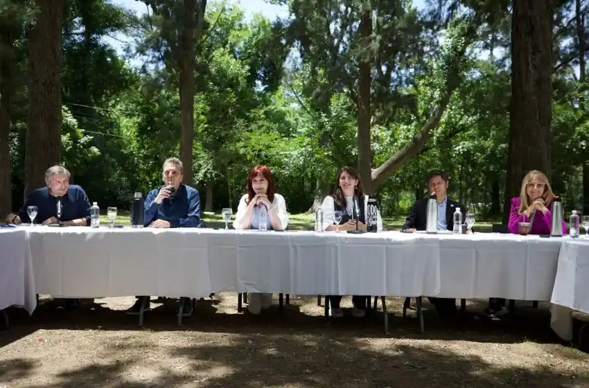 Cristina Fernández, Segio Massa y Axel Kicillof se reunieron y posaron para la foto de la unidad del PJ