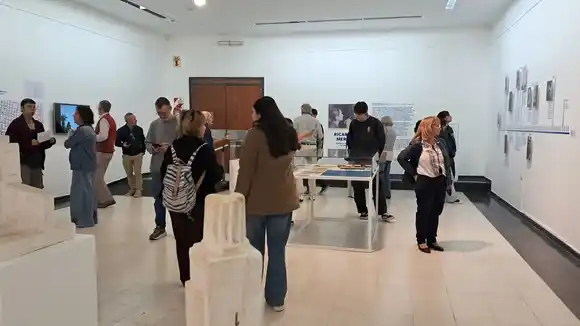 Inauguración de muestra e intervención poética en el Viejo Mercado