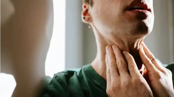 Cuáles son los síntomas de la bacteria que causa la faringitis aguda