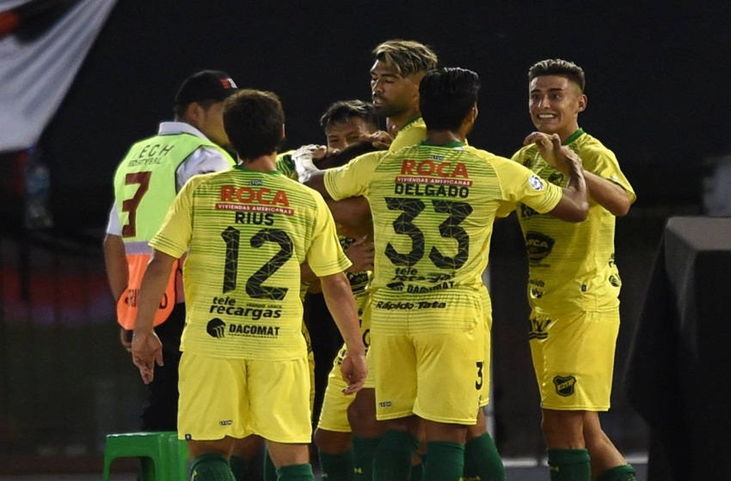Triunfazo de Defensa en el Monumental para acechar a Racing