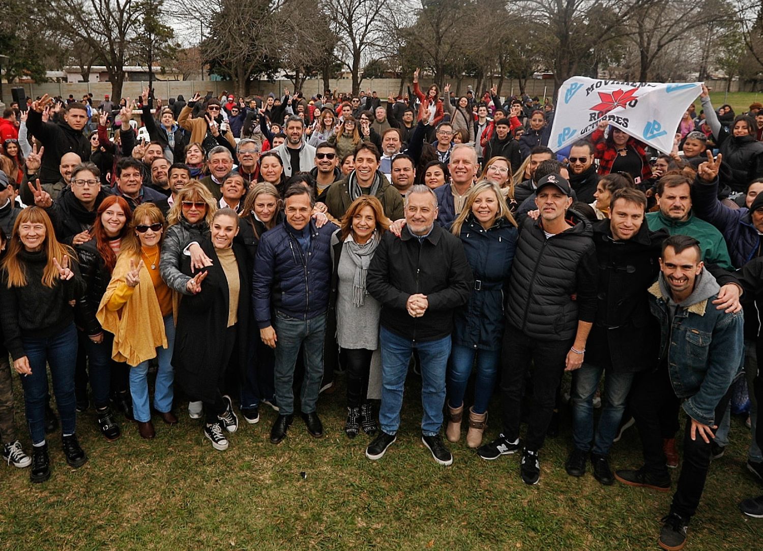 Foto grupal. Lewandowski, Frana y los jóvenes en un encuentro en Rosario