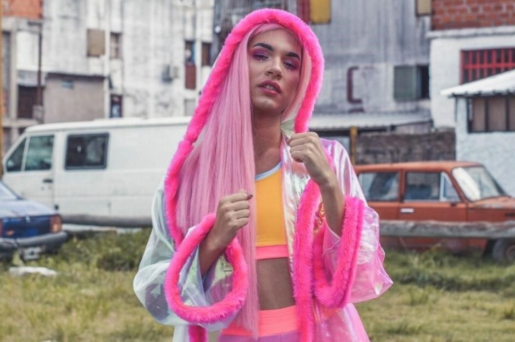 LA QUEEN tuvo una dura historia de vida. Su niñez, las carencias y discriminaciones.