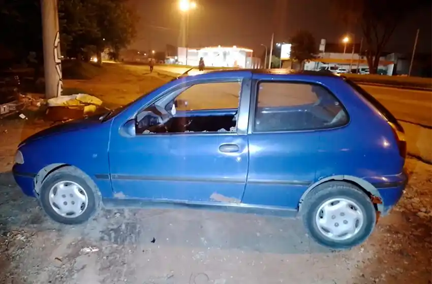 Robó una batería de un auto estacionado: tiene varios antecedentes