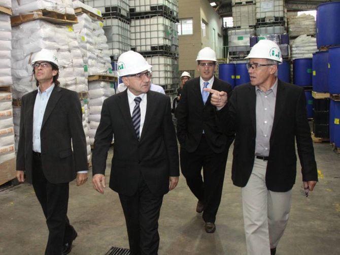 Florencio Varela: Intendente Pereyra visitó empresa de productos químicos