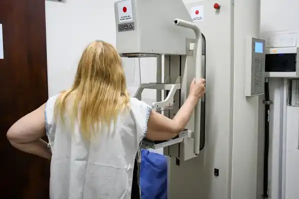 Octubre Rosa: Campaña de detección temprana del cáncer de mama en Chascomús
