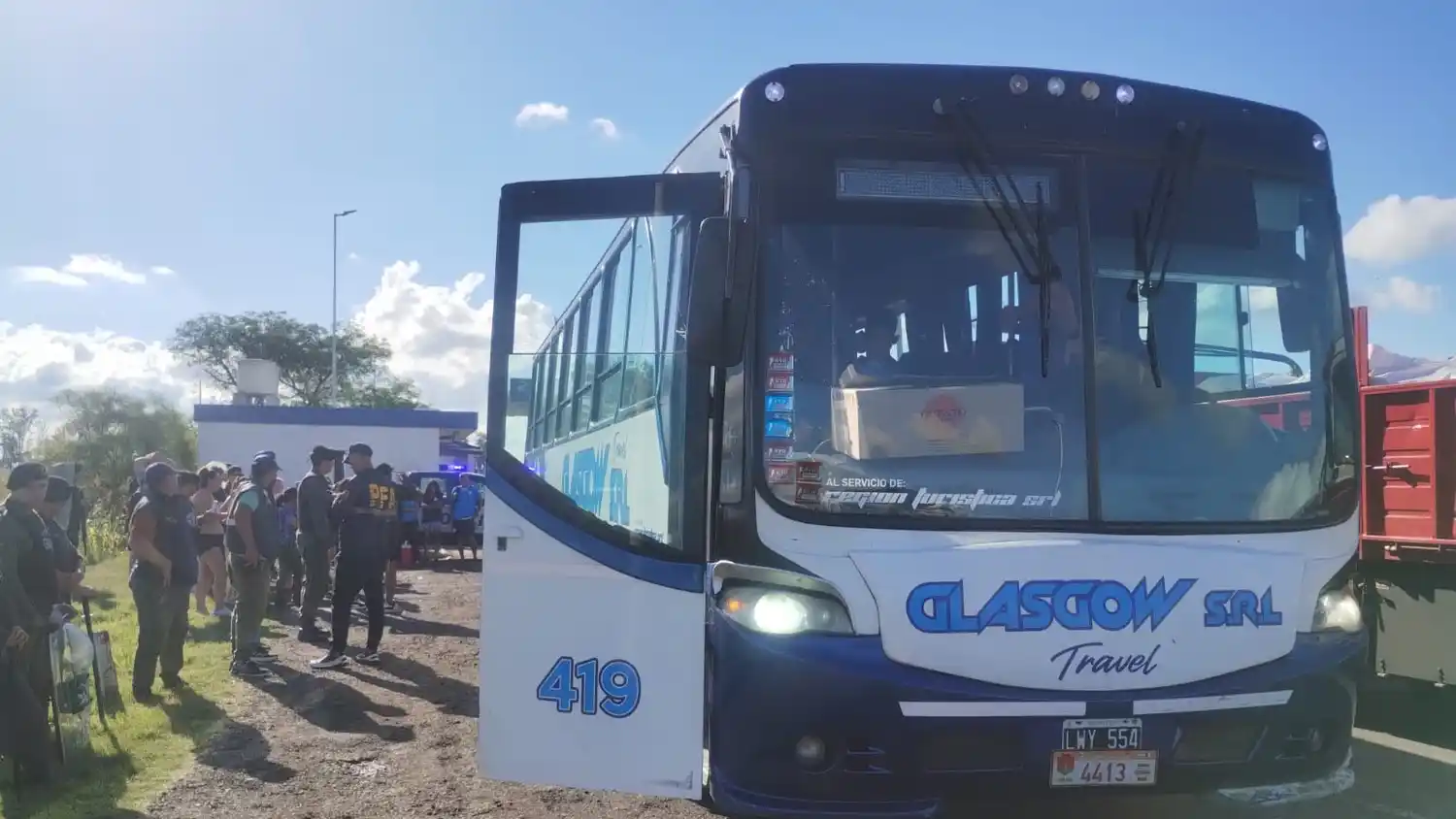 Personal policial realizó controles en la previa del partido.