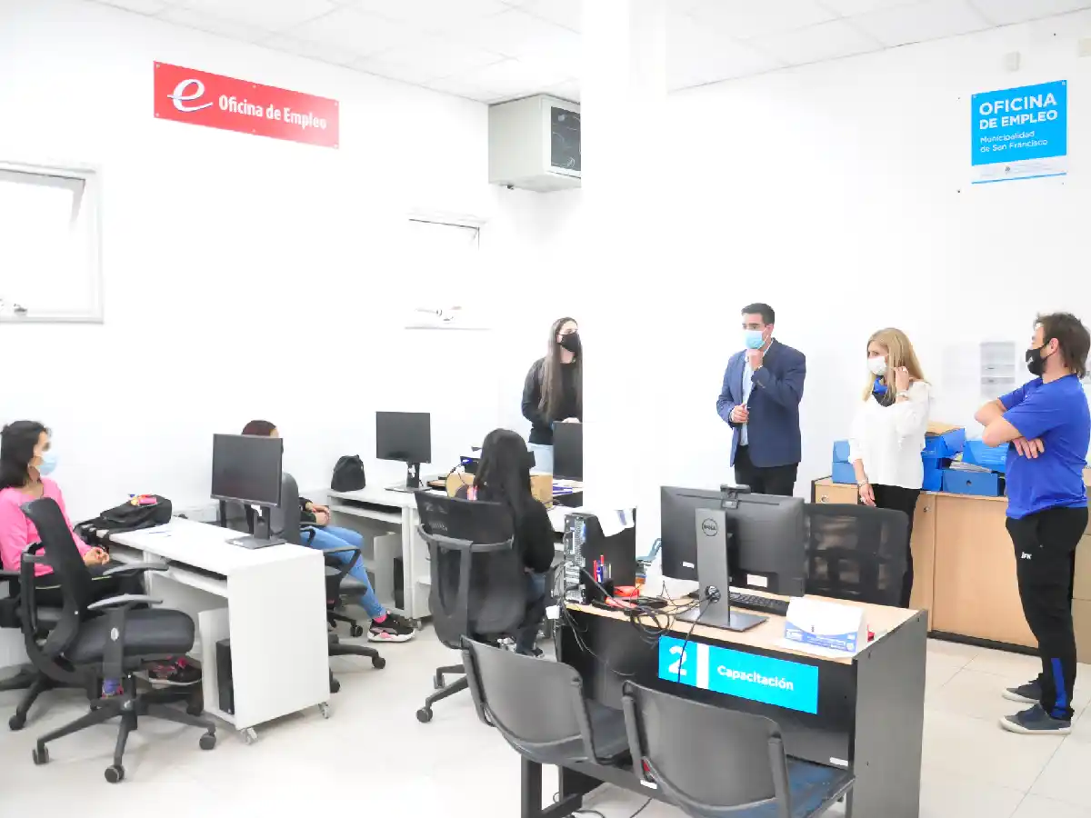 Para achicar la brecha,  capacitan en informática a las jóvenes de Infantia