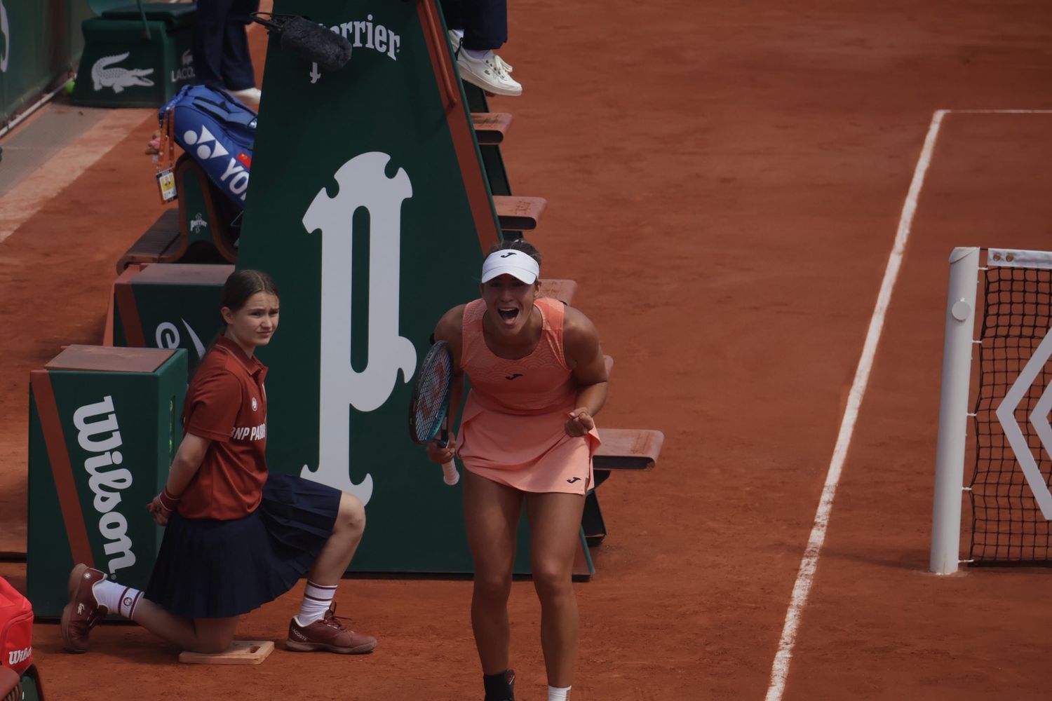 Solana Sierra sigue con buen tenis en Valencia