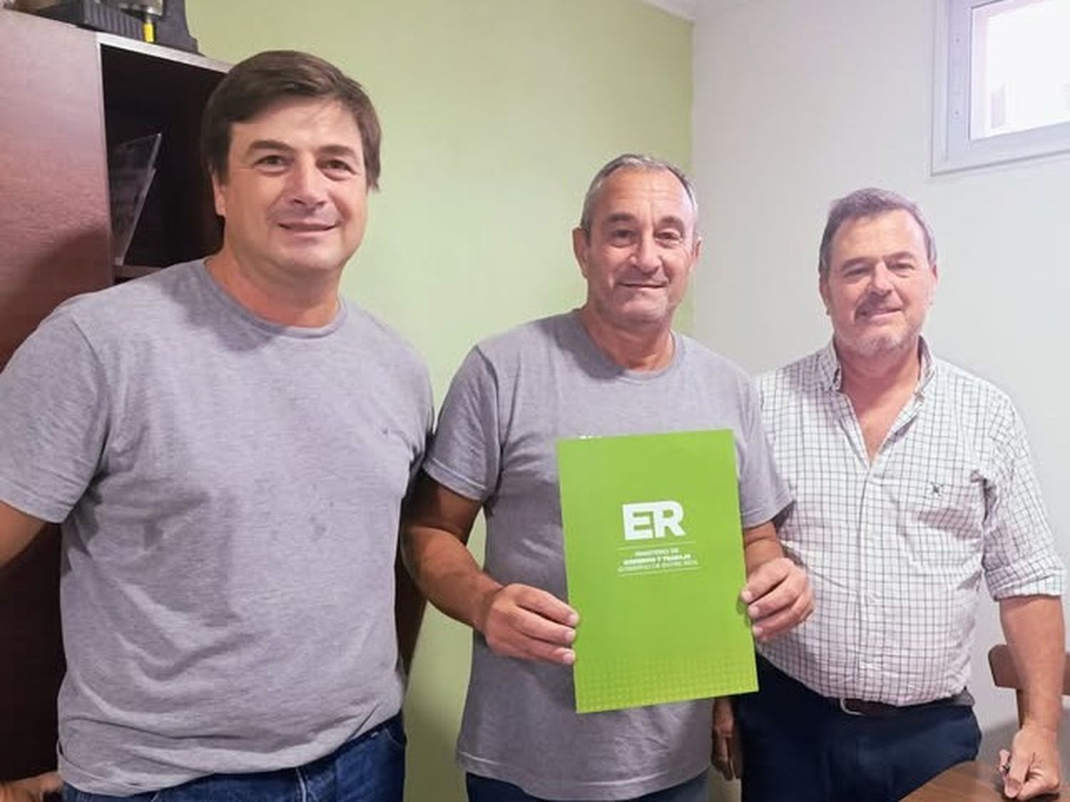 Morchio y Otaegui, junto a Eduardo Uriarte (centro), presidente de BH.