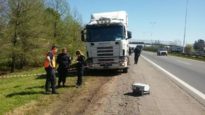 Piratas del Asfalto en Acceso Oeste: Tiroteo, rehenes y custodios heridos