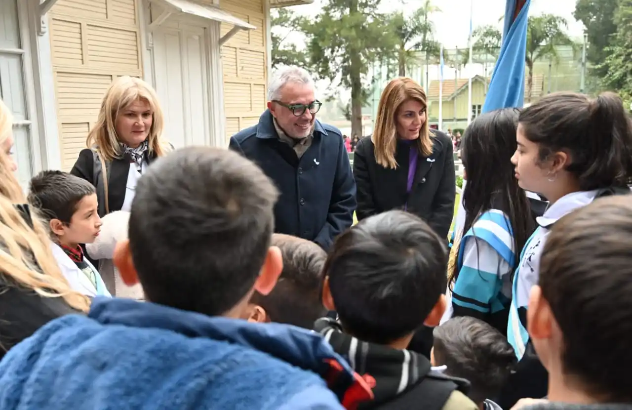 Promesa a la Bandera Nacional en Tigre: Julio Zamora acompañó a estudiantes de escuelas del Delta