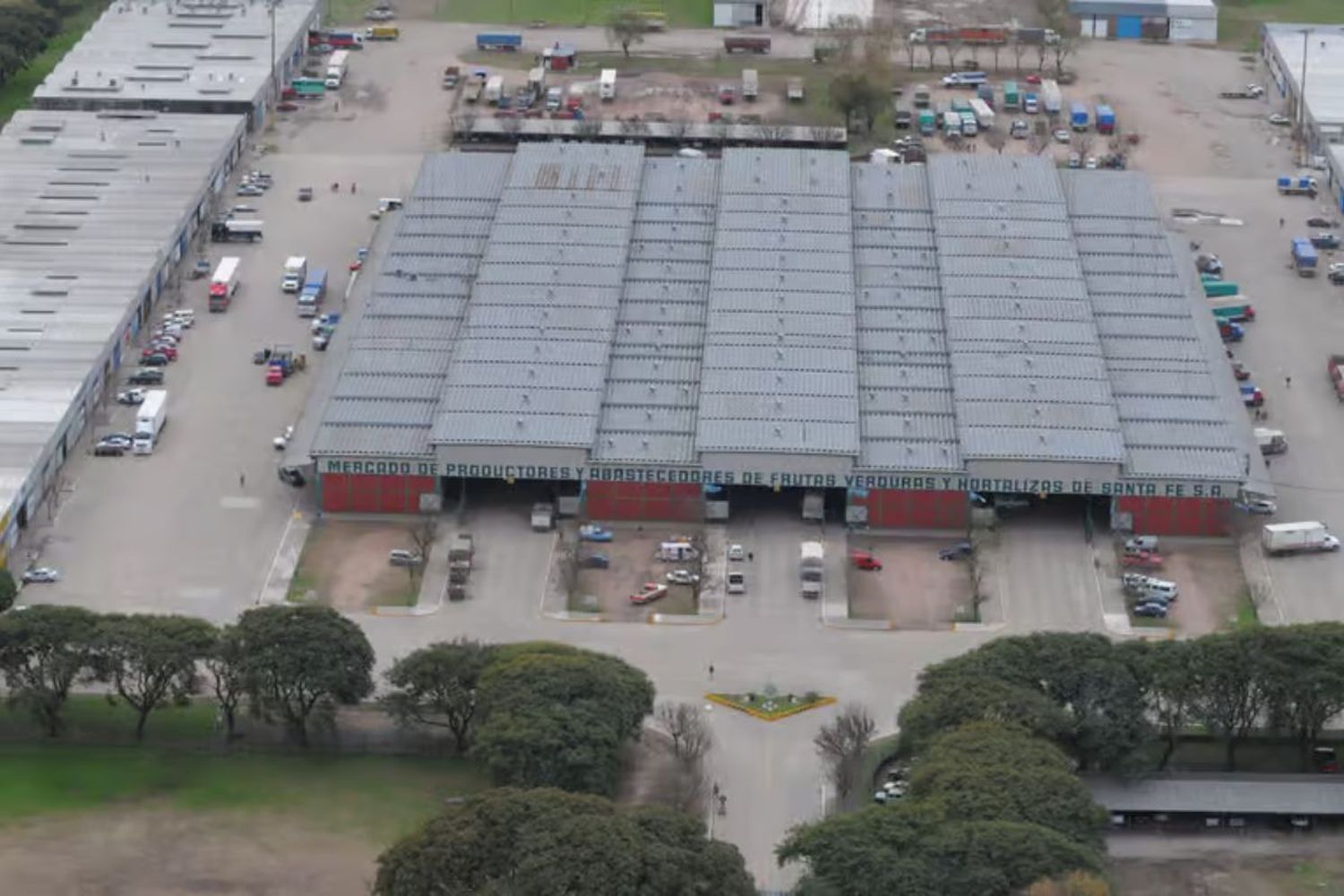 Un testigo informó que los hombres habían salido del parque industrial.