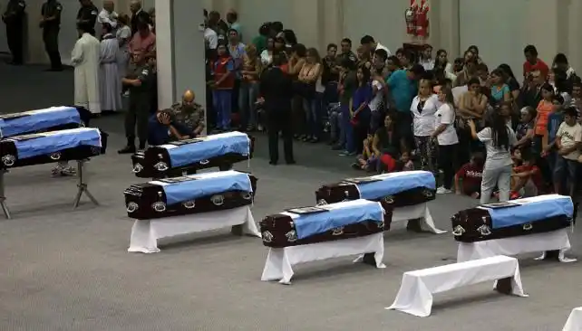 Duelo Nacional: Velan a los gendarmes fallecidos en el accidente