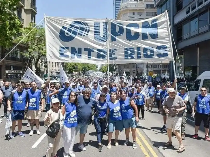 Multitudinaria presencia de UPCN Entre Ríos en la marcha de la CGT contra la reforma laboral