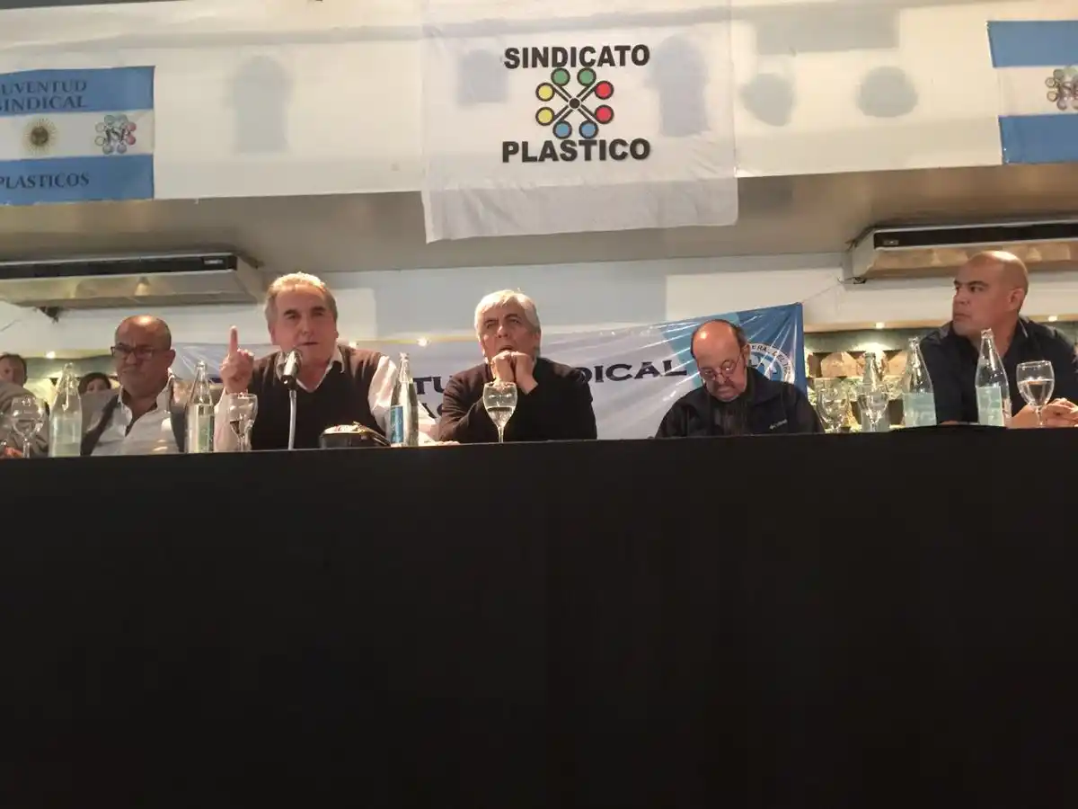 Moyano le advierte a Macri: "El tiempo de pelear por lo que le están quitando a los trabajadores no está lejano"