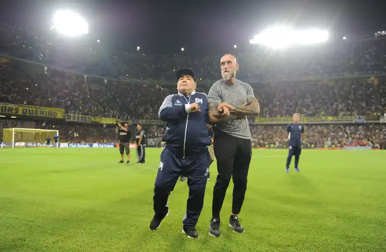 Diego hizo la gallinita en la bombonera