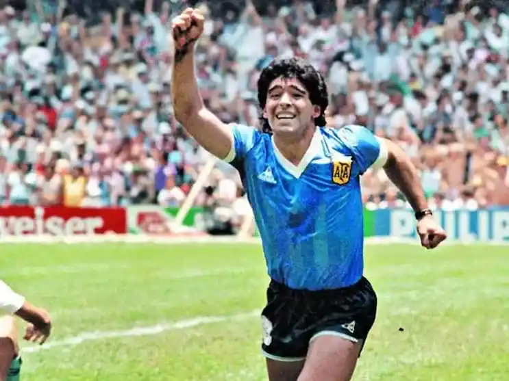 La historia de la camiseta azul con la que Argentina eliminó a Inglaterra en México 86