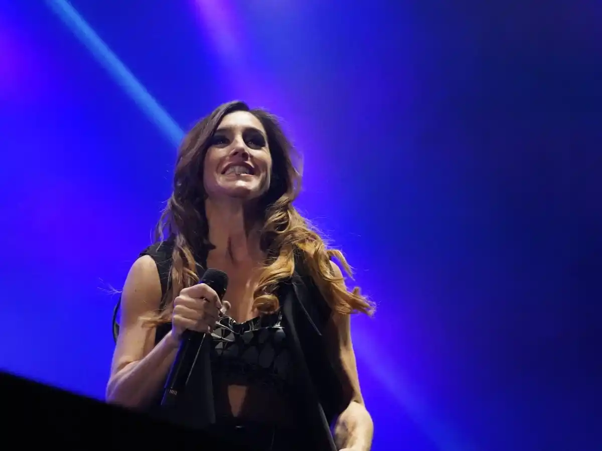 Soledad deslumbró con su espectáculo en la Plaza Cívica