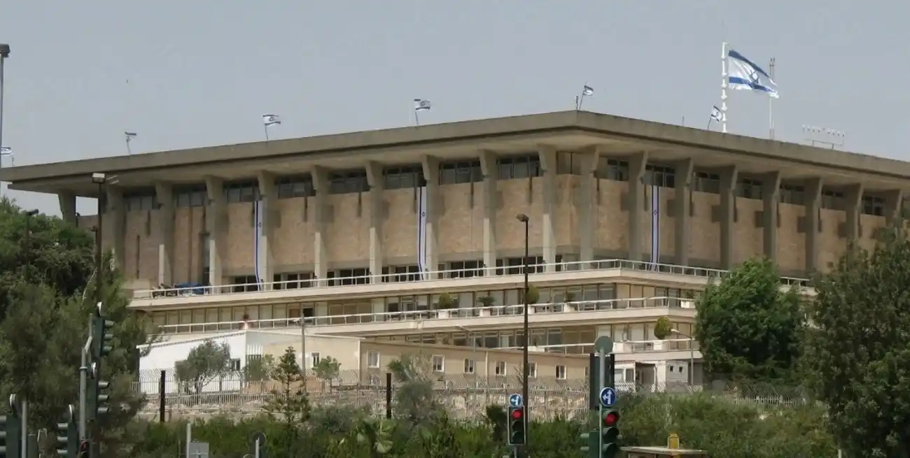 El Parlamento israelí aprobó la ley este lunes, con 93 votos a favor y ninguno en contra.