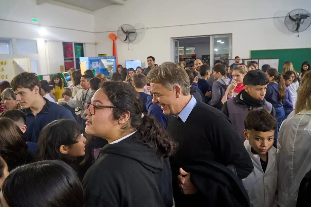 El intendente Maximino visitó la Feria de Educación, Arte, Ciencia y Tecnología