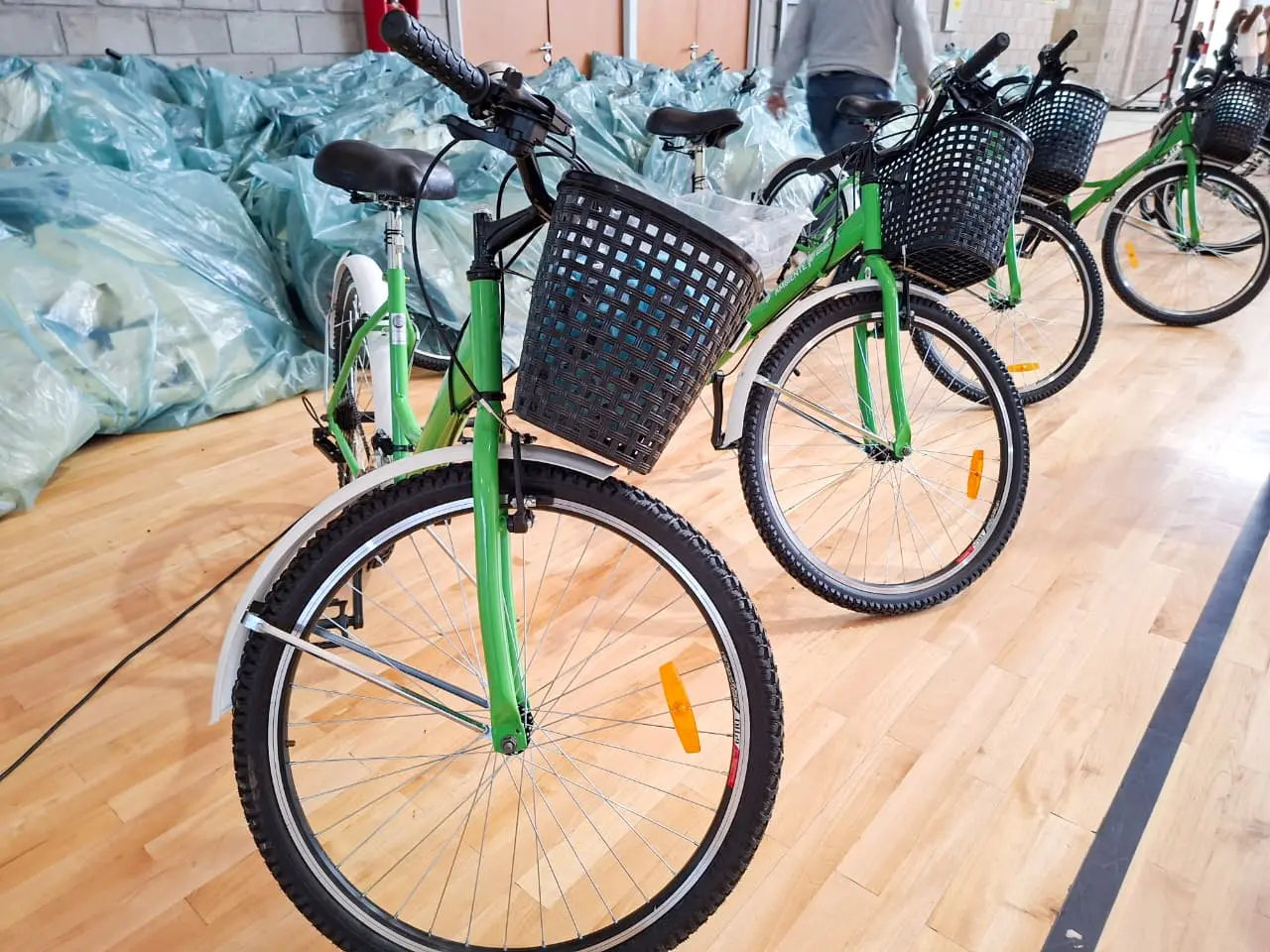 Se entregaron 136 bicicletas, cascos de protección y luces a estudiantes de Tres Arroyos