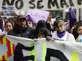 Marcha, allanamientos y traslado del quinto detenido por el crimen de las tres adolescentes