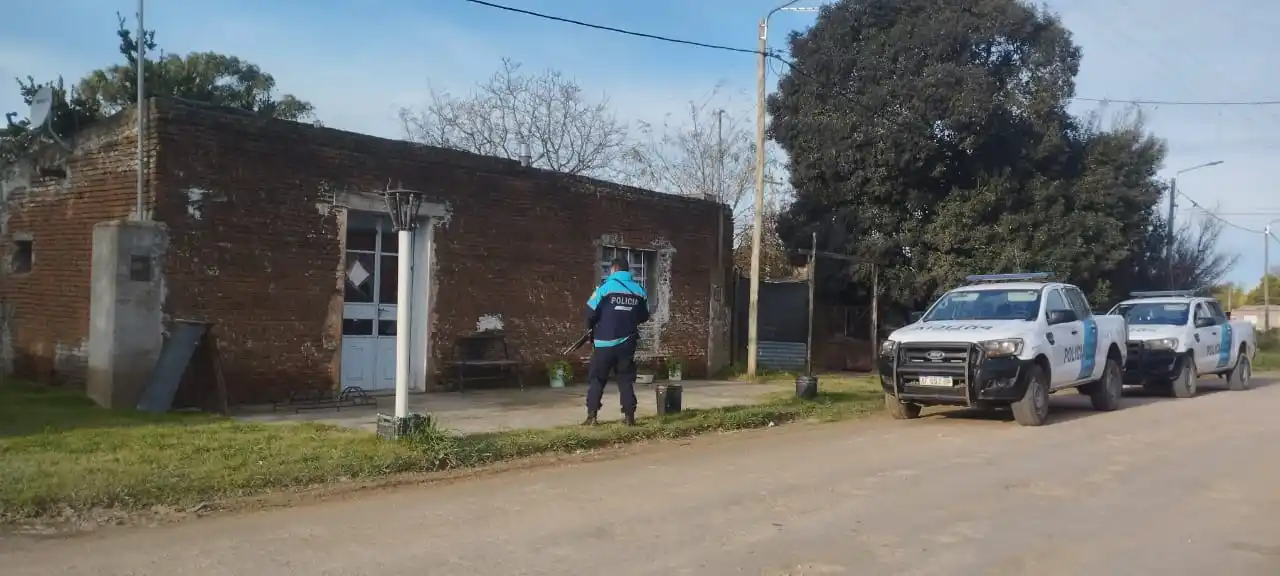 Chaves: allanamiento por sustracción de chapas y tirantes de comercio