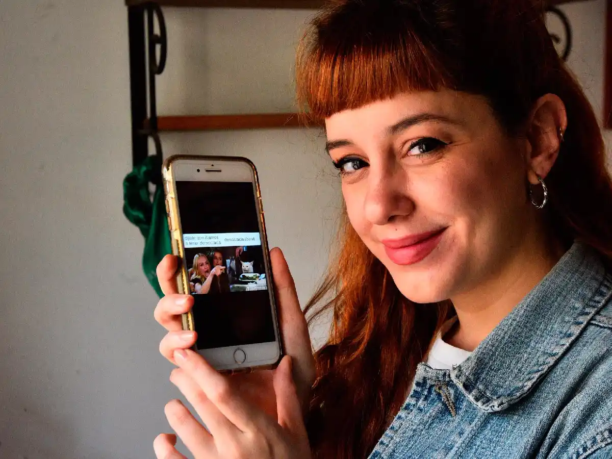  Pupina Plomer: “La  profesora de los memes”  