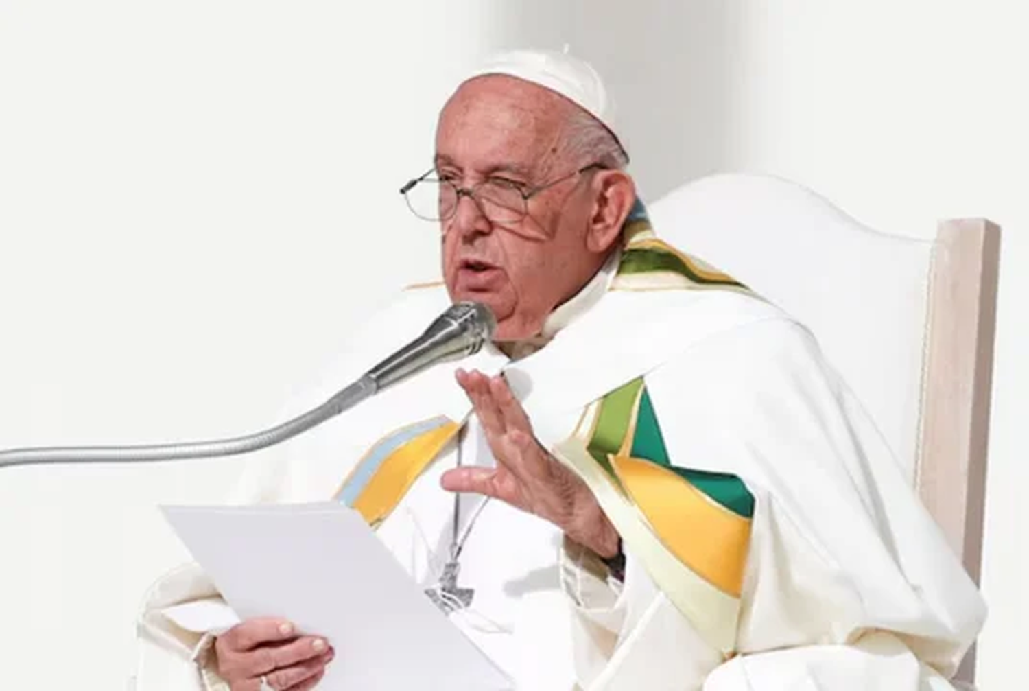 Duro mensaje del papa Francisco a los obispos: "No hay lugar para el abuso, ni para encubrirlo"