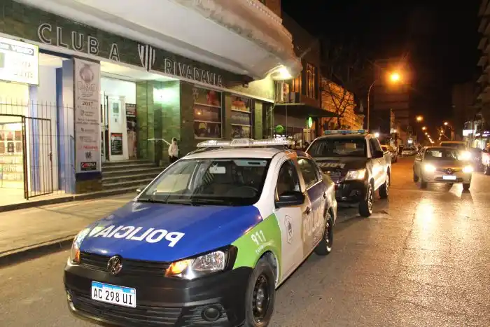 Policías en el Club Rivadavia