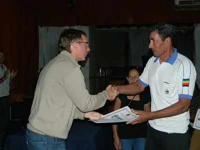 83 familias recibieron las escrituras de sus casas 