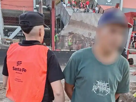 Detuvieron a un hombre con pedido de captura por robo en la previa del cruce entre Newell's y Estudiantes