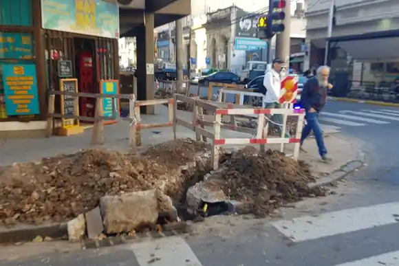 Un operario sufrió quemaduras graves tras tocar un cable de media tensión con una pala