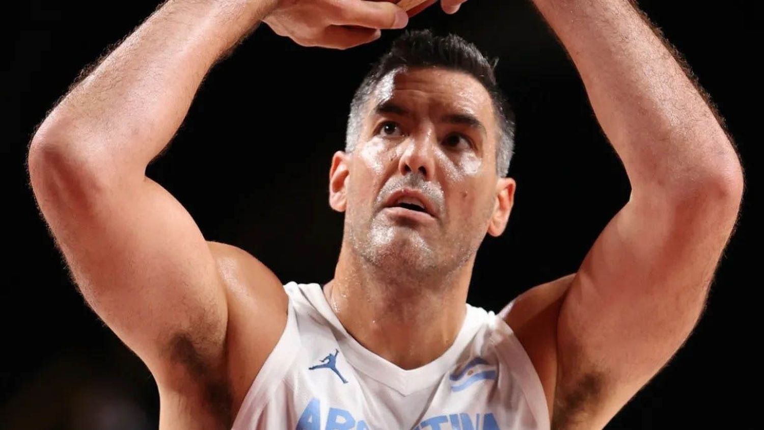 El ejemplar gesto de Luis Scola con una periodista tras sus respuestas en una entrevista