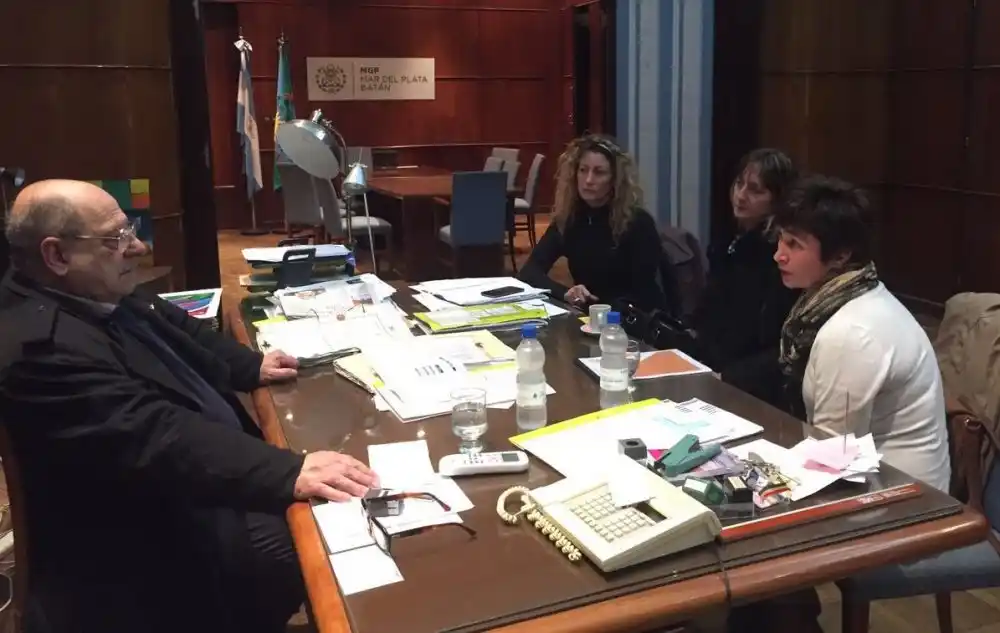 Arroyo se reunió con integrantes de la ONG OJA