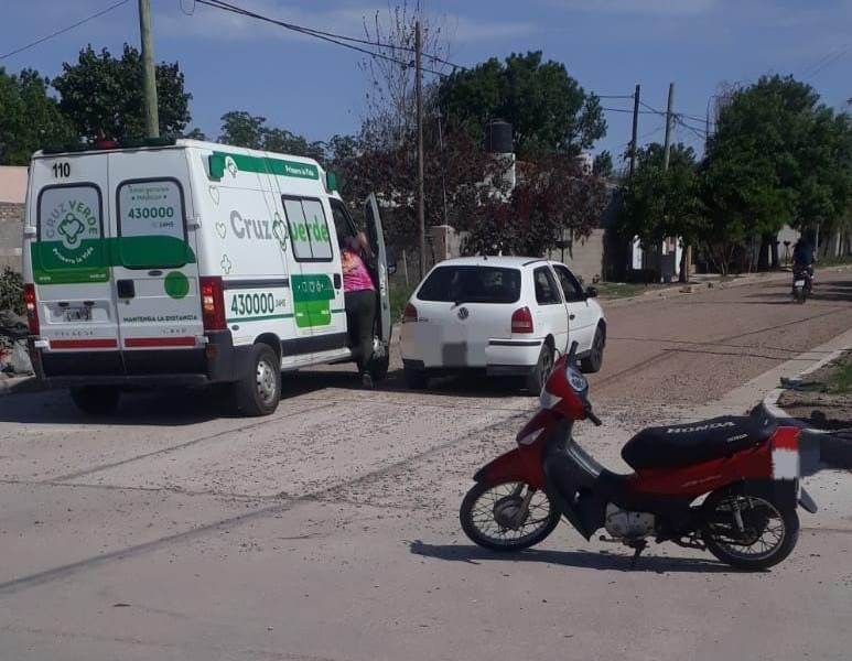 Una mujer sufrió traumatismo de cráneo tras fuerte choque