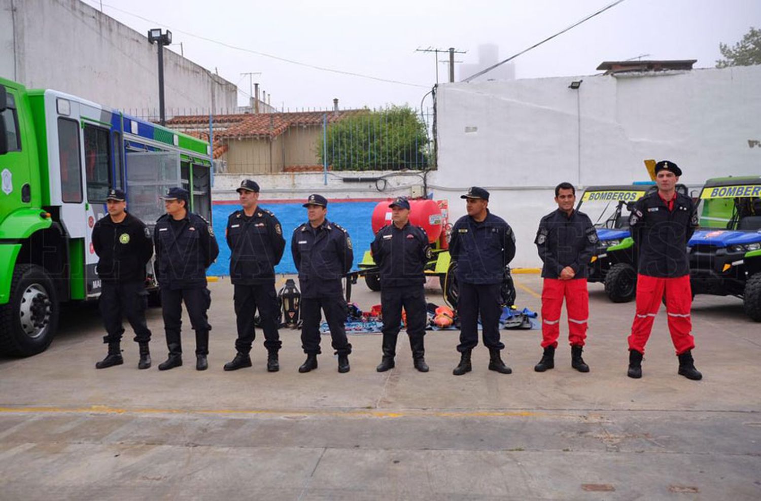 Bomberos presentaron nuevos vehículos entregados por la Provincia