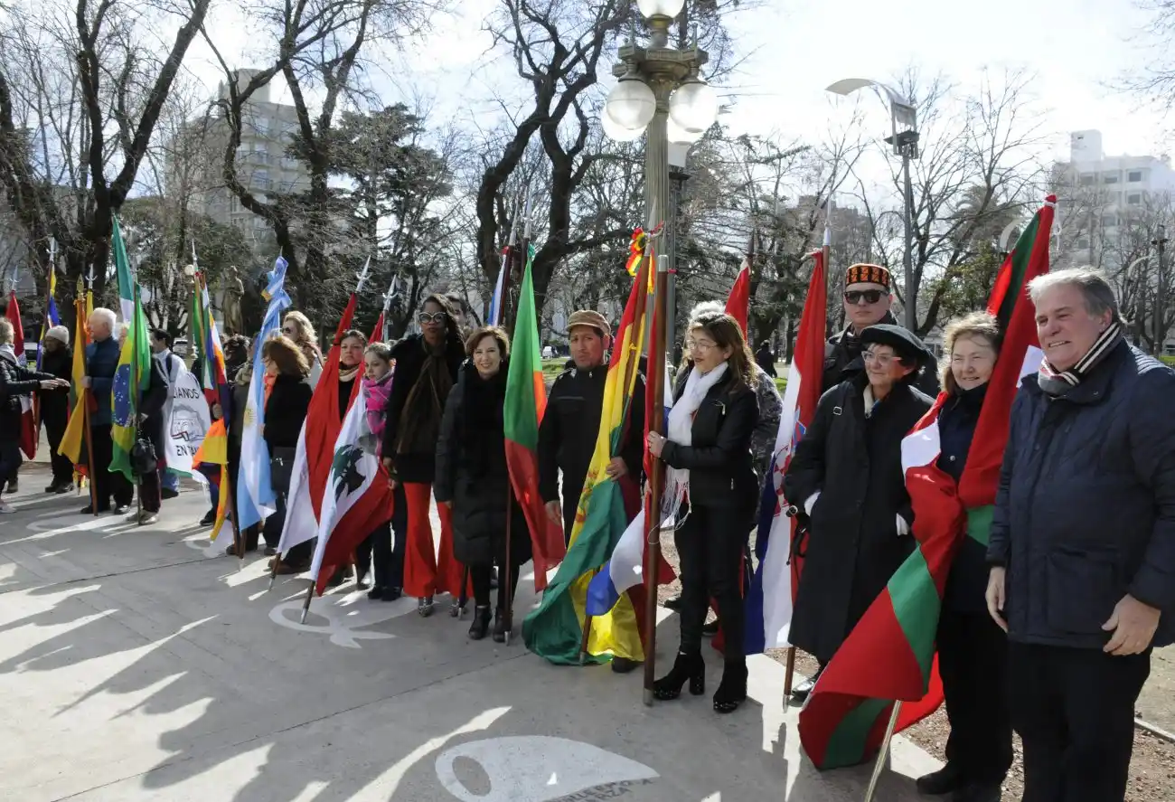Rescatando sus raíces, la Unión de Colectividades celebró el Día del Inmigrante