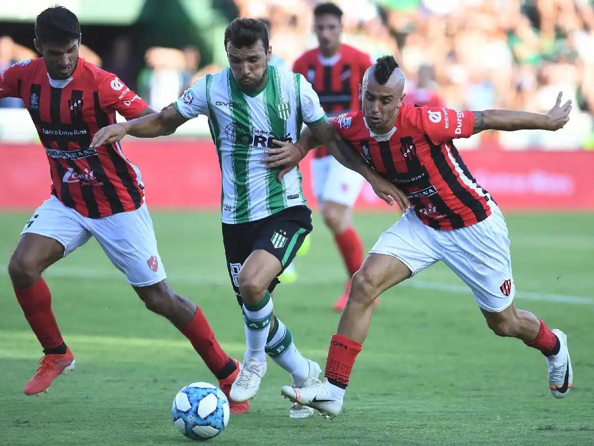 Atractiva igualdad entre Banfield y Patronato