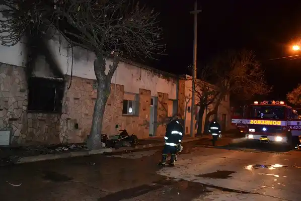Labrador muerto y embarazada con principio de asfixia tras incendio