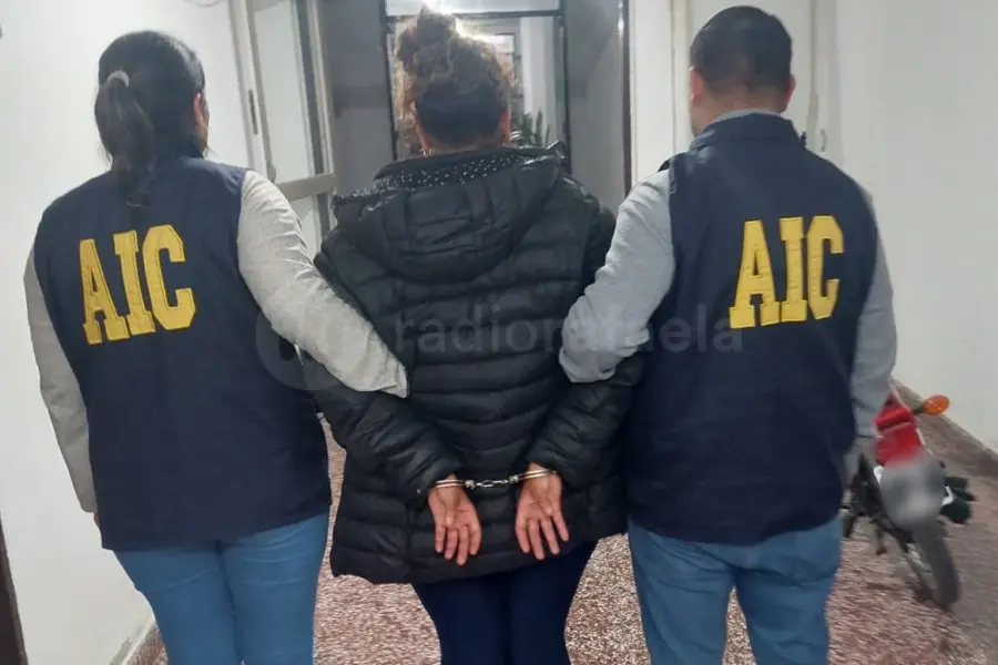 Mataron a un policía e intentaron incinerar el auto: hay una mujer detenida por el homicidio